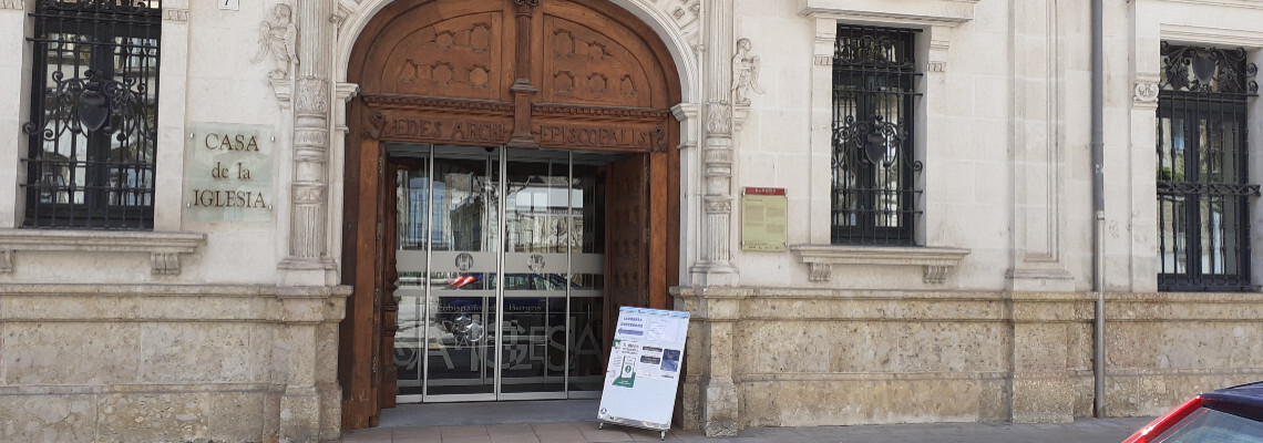 Entrada a la librería diocesana Casa de la Iglesia de Burgos